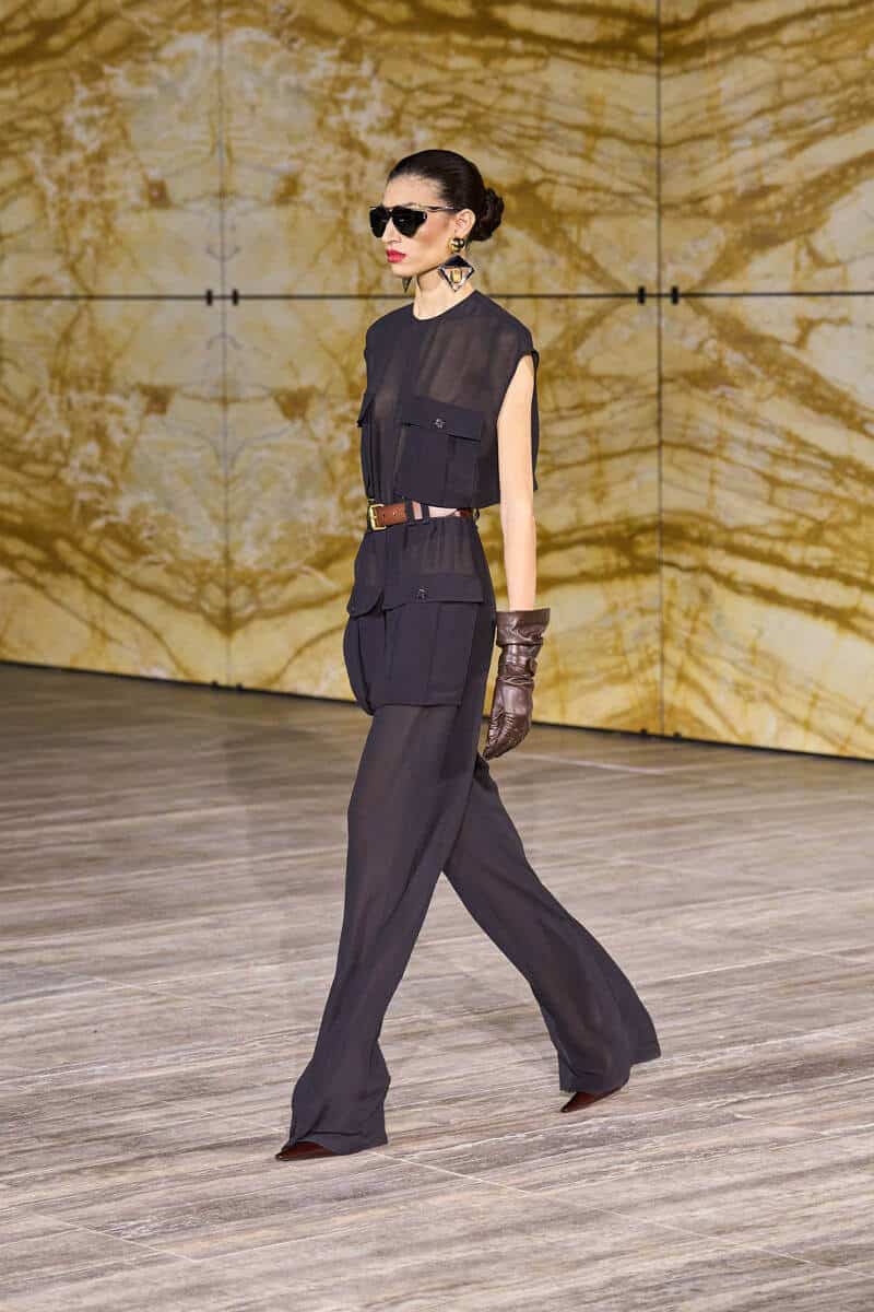 ワンピース Saint Laurent SS24 Vestito drappeggiato (729750 Y5G985551) Saint Laurent: Ready-To-Wear SS24 - 10 Magazine